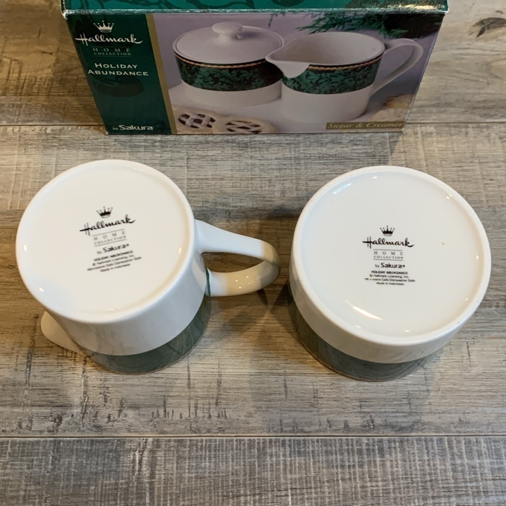 Sakura Holiday Abundance sugar and creamer set Fine China Hallmark Home  NIB - Picture 2 of 4